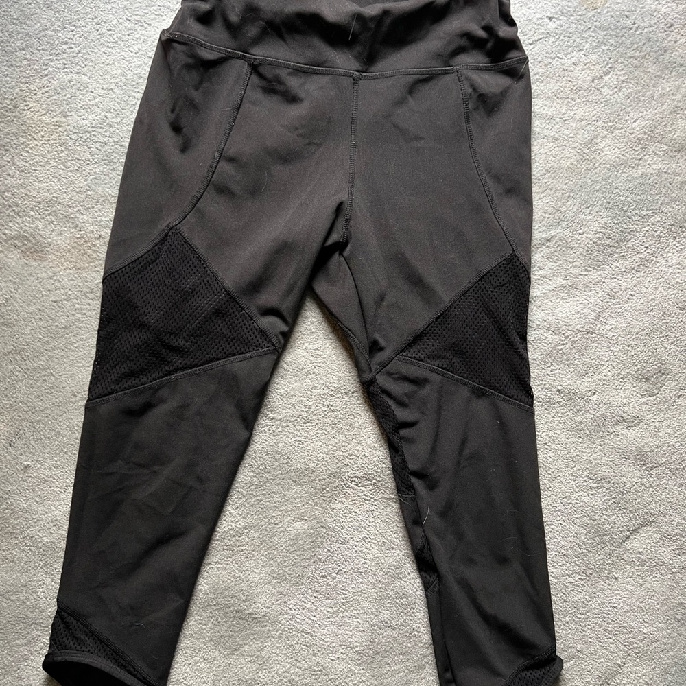 Leggings 3/4 Length with Mesh Cut Outs